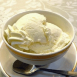 白色のアイスクリームの画像